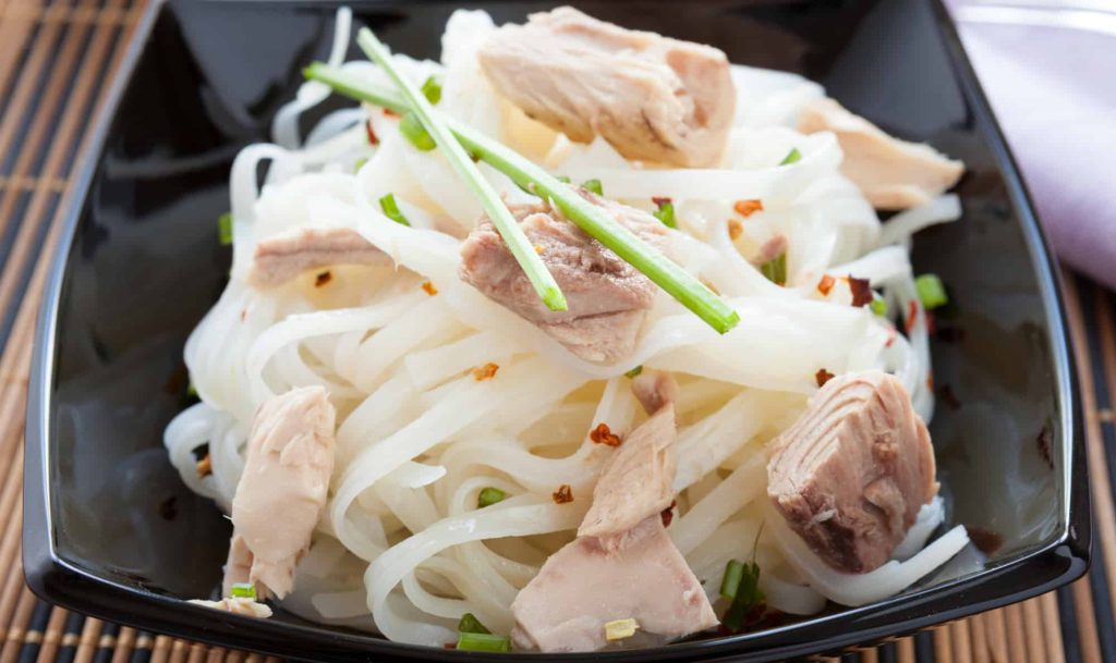 rice vermicelli with chunks of tuna