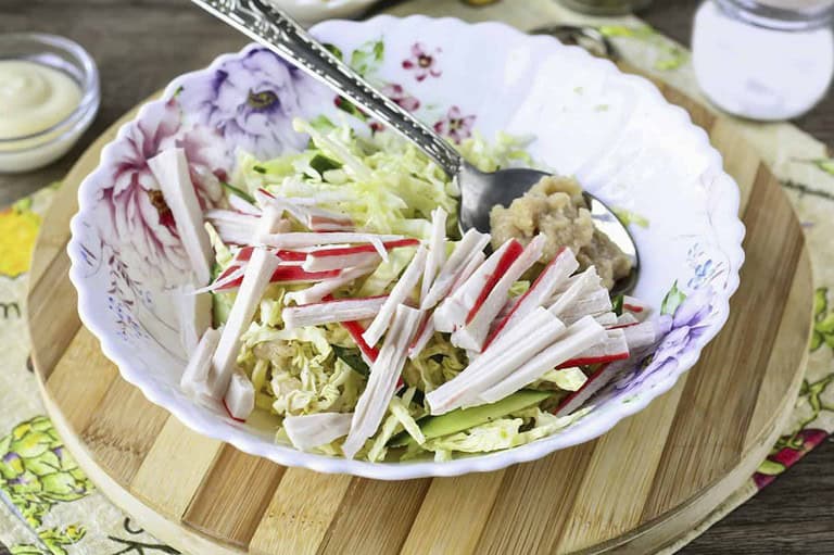 salad with shredded kani